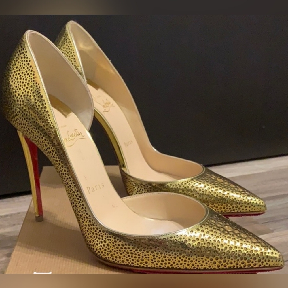 CHRISTIAN LOUBOUTIN Gold size 38 so beautiful.